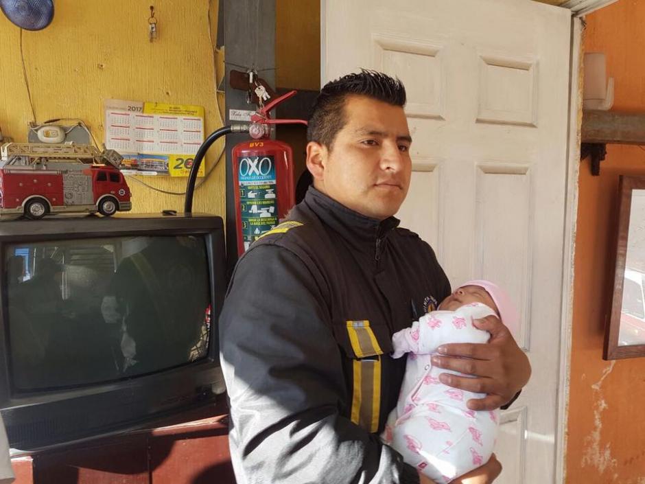 Entregan a la reci&eacute;n nacida que desapareci&oacute; en enero reci&eacute;n pasado en Retalhuleu. (Foto: Facebook/ Mazatenango y Retalhuleu)