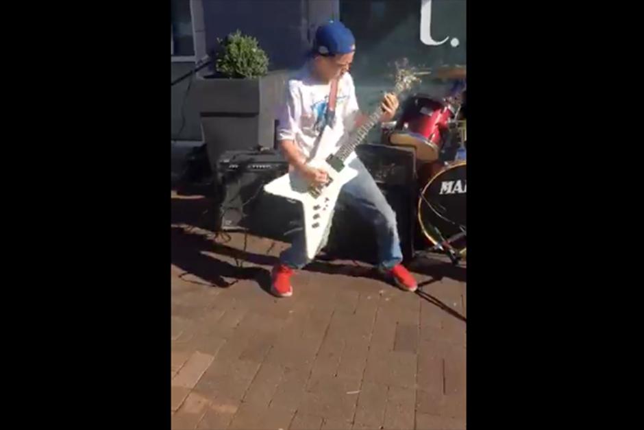 Tres ni&ntilde;os homenajean a Metallica. (Foto: Facebook)