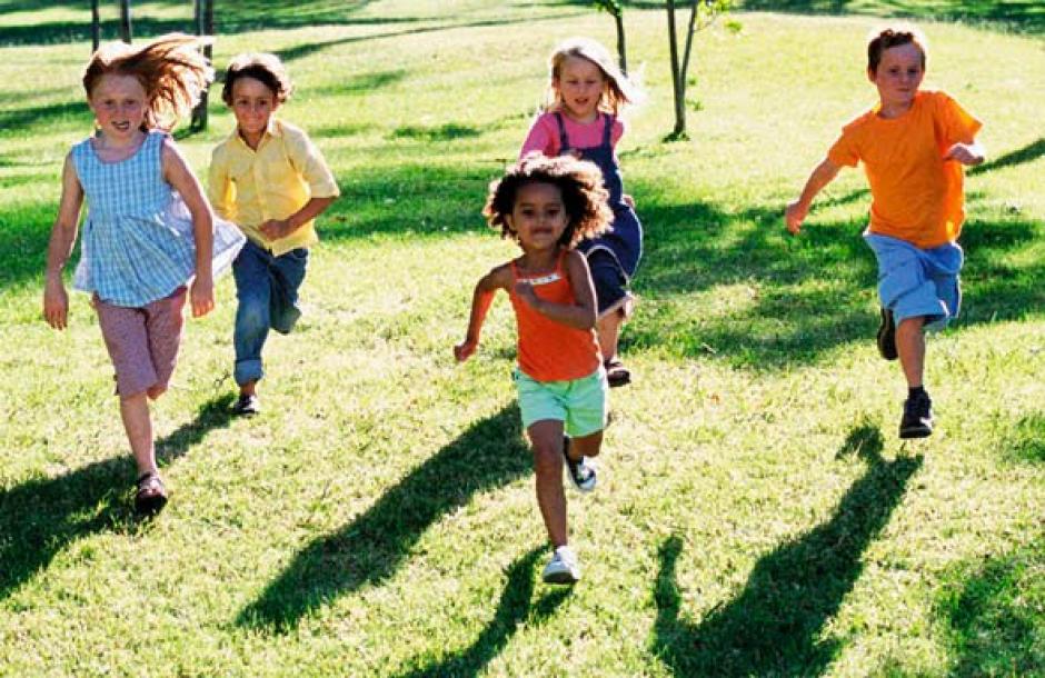 Los investigadores aconsejan inspirar a los ni&ntilde;os y j&oacute;venes a desarrollar h&aacute;bitos de salud que los mantengan sanos y ahora en el futuro, d&aacute;ndoles a elegir entre las actividades f&iacute;sicas que les gustan.&nbsp;
