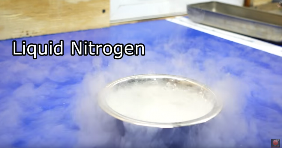 Se Prepara el nitr&oacute;geno l&iacute;quido. (Captura de pantalla: Carsandwater/YouTube)