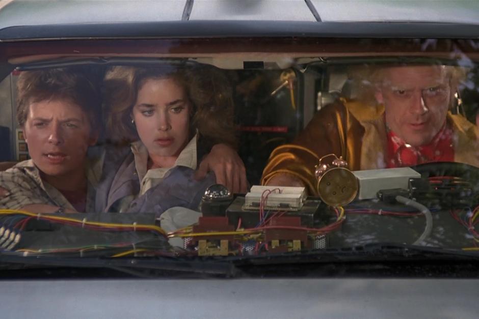 Los amantes de "Volver al Futuro" est&aacute;n divididos debido a una escena que no form&oacute; parte de la pel&iacute;cula pero que causa pol&eacute;mica en la actualidad. (Foto: hopelies.com)