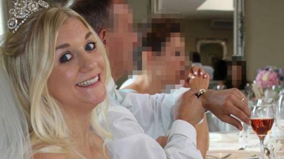 Una mujer vende su vestido de novia para pagar los tr&aacute;mites del divorcio. (Foto: www.infobae.com)