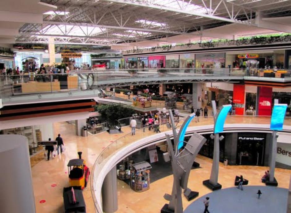El estreno de la pel&iacute;cula Dragon Ball caus&oacute; congestionamiento por al menos 30 minutos en los sectores aleda&ntilde;os al centro comercial Oakland Mall. &nbsp;(Foto: Tomada de: www.pinterest.com)