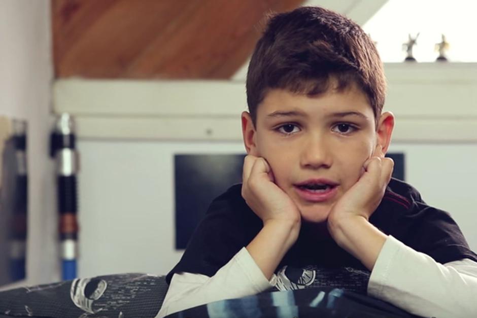 Obi-Juan es el ni&ntilde;o protagonista de este gracioso video quien desea confesarle a su padre fan&aacute;tico de Star Wars, que odia la saga. (Foto: El Pa&iacute;s)