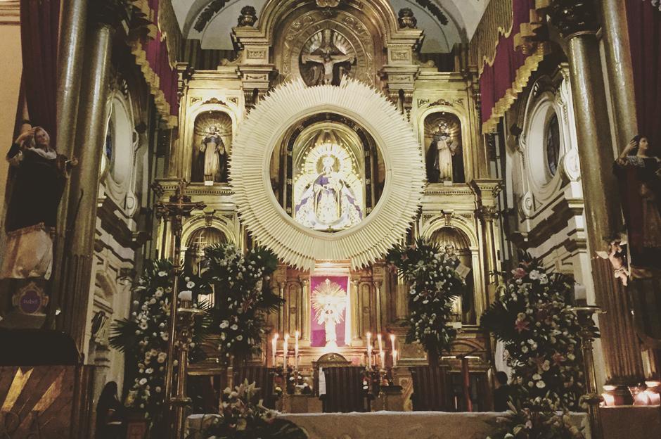 La gente espera con ansias el 1 de octubre para ir a la primera misa dedicada al mes del Rosario.&nbsp;