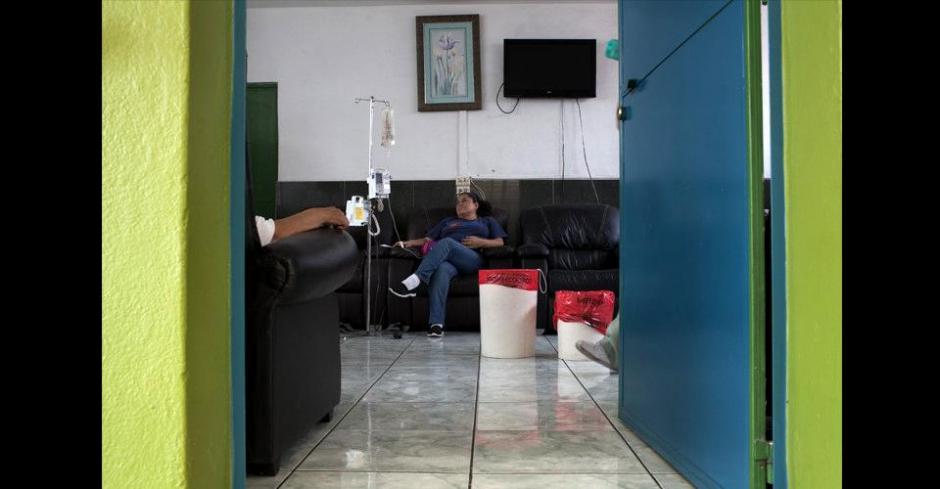 Uno de los cuartos de hematolog&iacute;a en el hospital del Instituto Guatemalteco de Seguridad Social (IGSS). (Foto: Plaza P&uacute;blica)