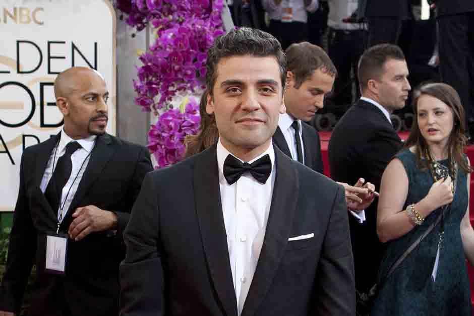 El guatemalteco Óscar Isaac desfiló por la alfombra roja en los Golden Globe Awards. (Foto: Especial Soy502)