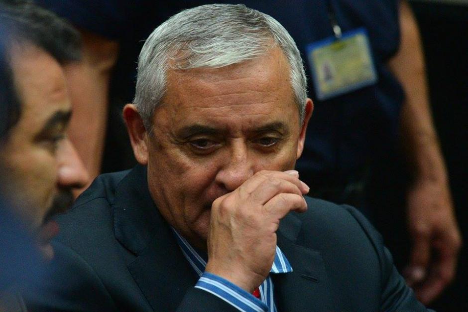 Otto P&eacute;rez Molina escucha la imputaci&oacute;n de hechos en el Tribunal B de Mayor Riesgo, el 3 de septiembre de 2015. (Foto: Wilder L&oacute;pez/Soy502)