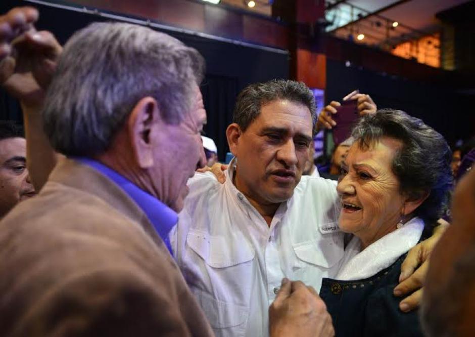 Los padres de Roberto Alejos del partido Todos estuvieron presentes en la asamblea. &nbsp;(Foto Wilder L&oacute;pez/Soy502)