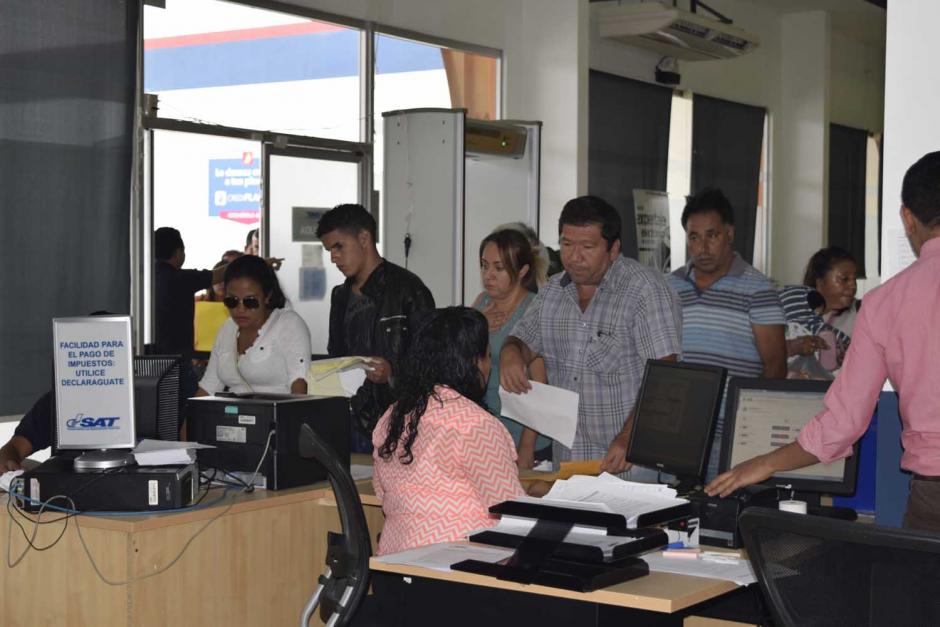 La agencia recib&iacute;a una gran afluencia de gente. (Foto: Nuestro Diario)