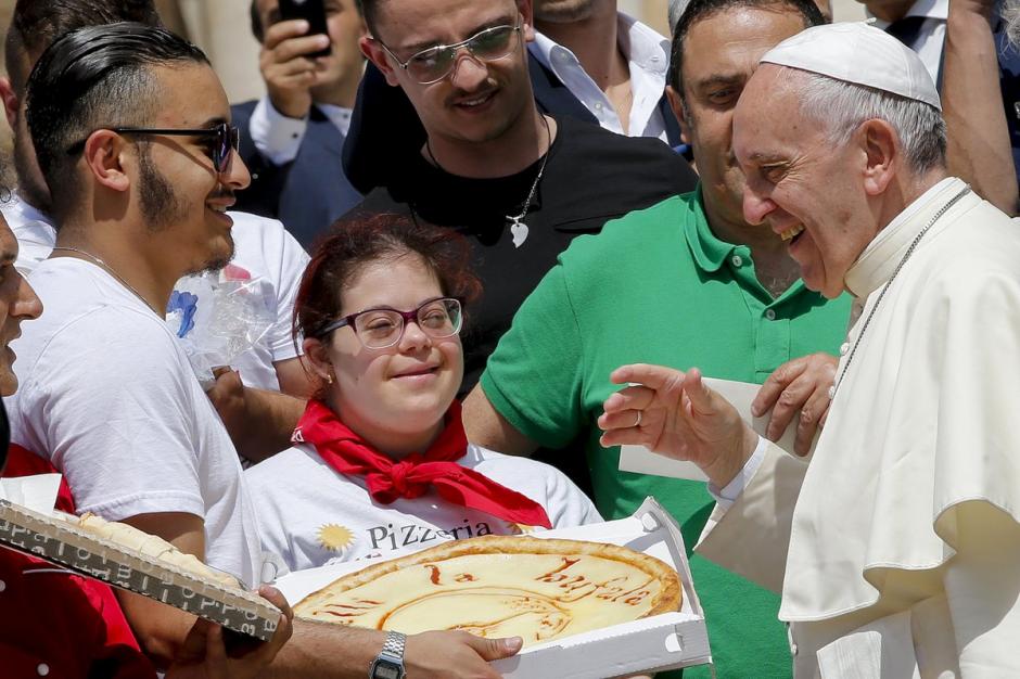 El almuerzo fue luego de la canonizaci&oacute;n de la Madre Teresa de Calcuta. (Foto: @DiarioRespuesta)