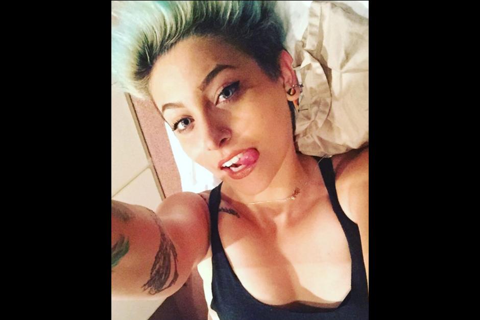 Paris Jackson mostró su tatuaje 22. (Foto: Instagram)