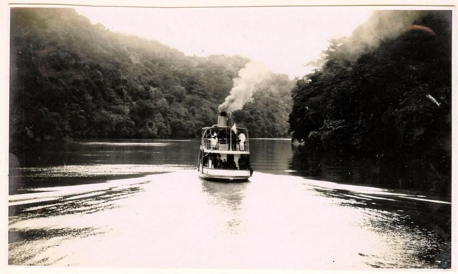Los viajes por R&iacute;o Dulce eran pac&iacute;ficos al paso lento de los botes que en 1925 se dejaban ver por sus aguas. (Foto: Historia de Guatemala en Fotograf&iacute;as)