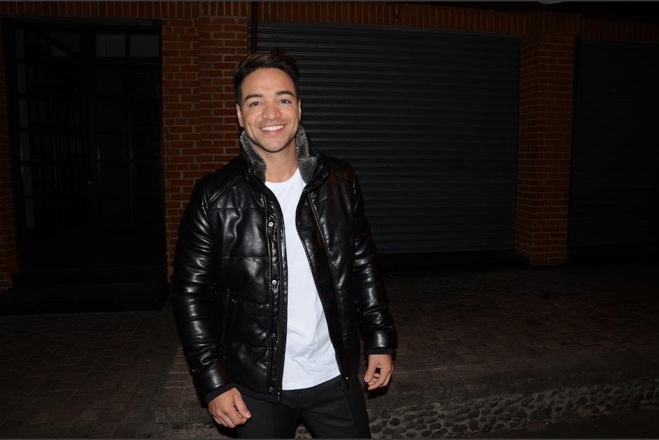 El int&eacute;rprete guatemalteco, Pedro Cuevas, hace maletas para grabar en el extranjero nueva porducci&oacute;n discogr&aacute;fica. (Foto: Selene Mej&iacute;a/Soy502)&nbsp;