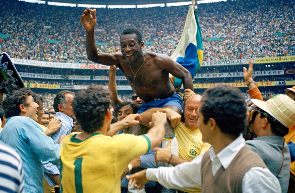 Edson Arantes Do Nascimento, Pel&eacute; fue cargado en hombros tras ganar con Brasil la final de M&eacute;xico 70. (Foto: ESPN)