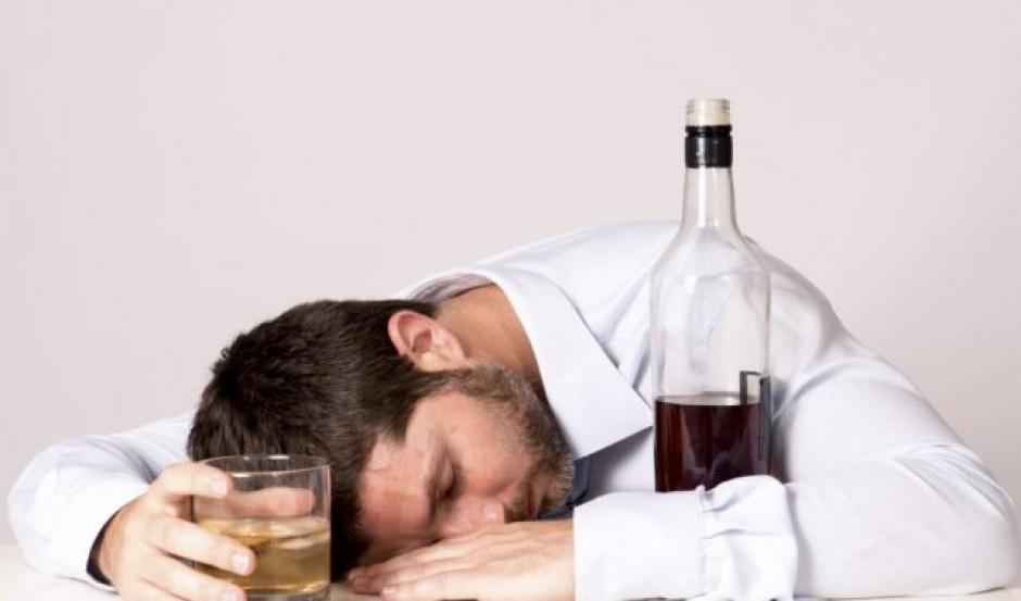 Las p&eacute;rdidas de conocimiento por el consumo de alcohol son frecuentes. (Foto: Diario Uno)