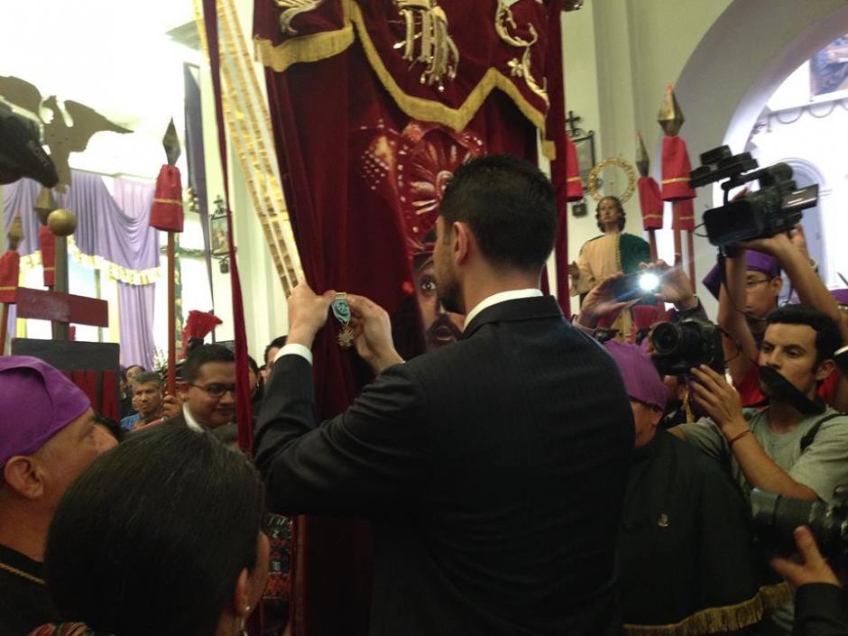 A decir del abogado constitucionalista Gabriel Orellana, la imposición de la Orden del Quetzal debió ser hecha por la viceministra de Relaciones Exteriores. (Foto: Municipalidad de Mixco)&nbsp;