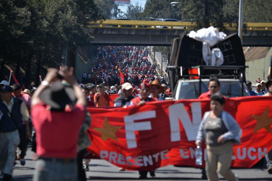 Los sindicalistas exigen que algunos contratos sean restablecidos. (Foto: Wilder L&oacute;pez/Soy502) 