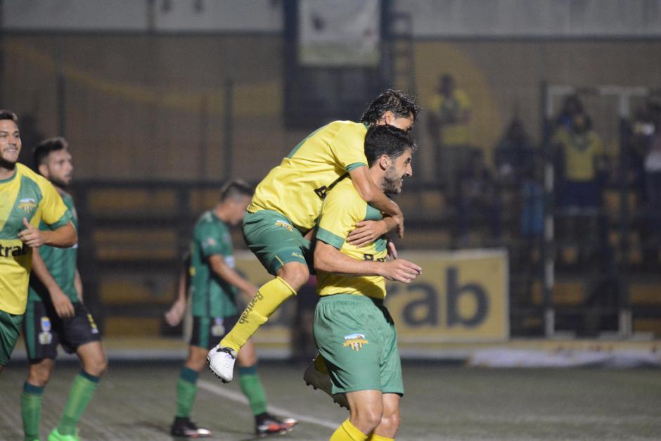 El uruguayo Adri&aacute;n Apellaniz anot&oacute; doblete ante Guastatoya. (Foto: Nuestro Diario)