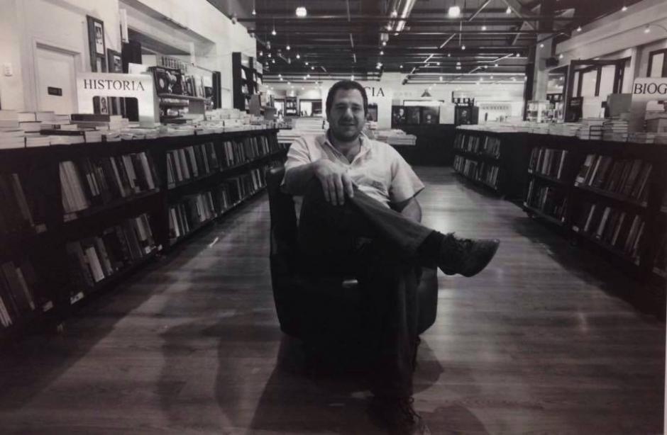 El librero guatemalteco Philippe Hunziker fue condecorado en grado de Caballero. (Foto: Revista Zero Grados)