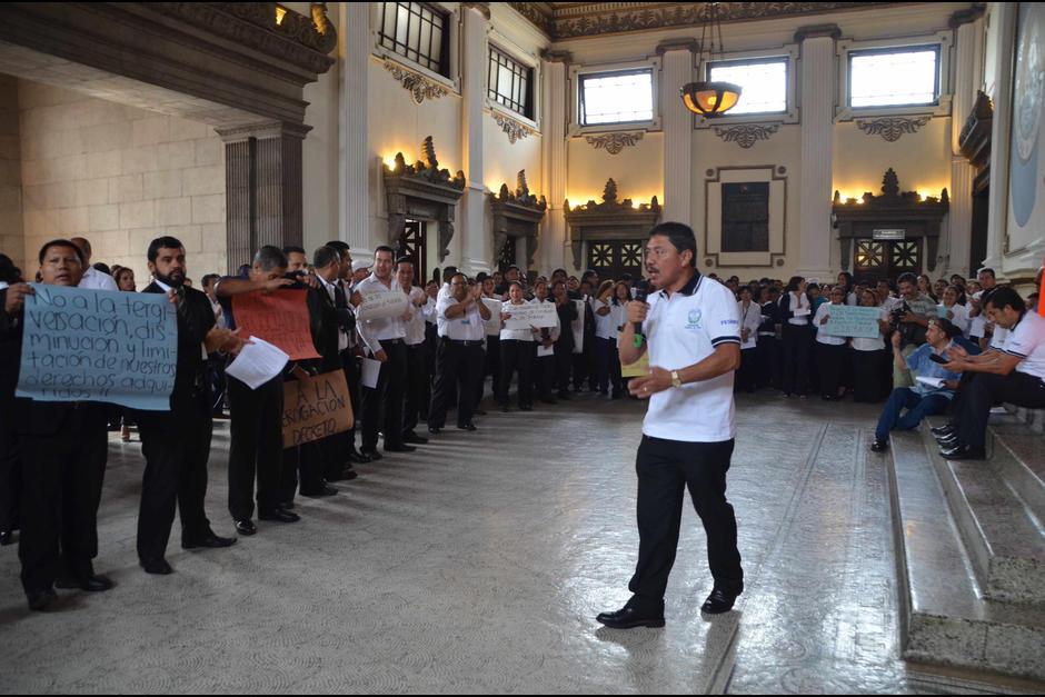 Cada empleado recibirá hasta 2 mil 500 quetzales adicionales al aguinaldo y salario. (Foto: Archivo/Soy502)