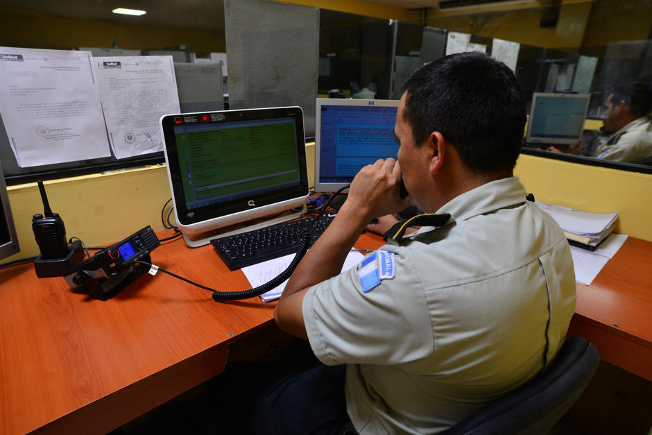 La Polic&iacute;a Nacional Civil recibe una llamada falsa al 110 cada 3 segundos. (Foto: Archivo/Soy502)