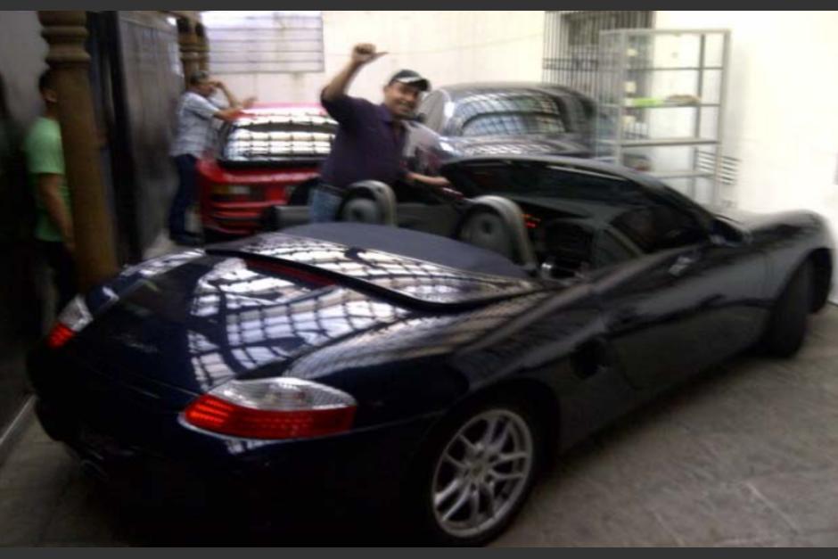 El reo Byron Lima es según el MP propietario de varios vehículos de lujo, un blindado y otros de servicio para el Sistema Penitenciario. (Foto: Cicig) 