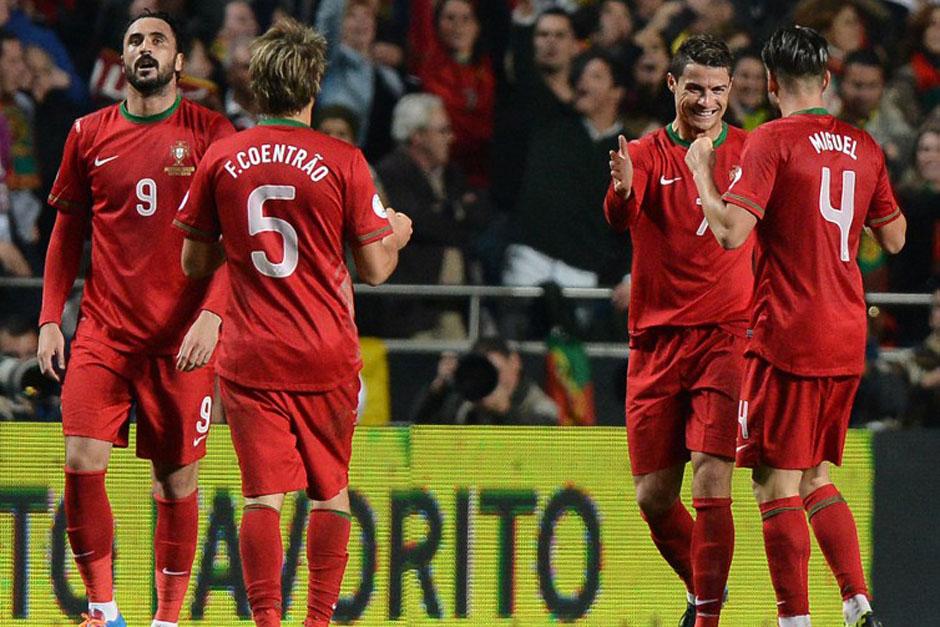 Al minuto 82 Cristiano Ronaldo anot&oacute; de cabeza y le dio el triunfo a Portugal 1-0 ante Suecia. (Foto: Francisco Leong/AFP)