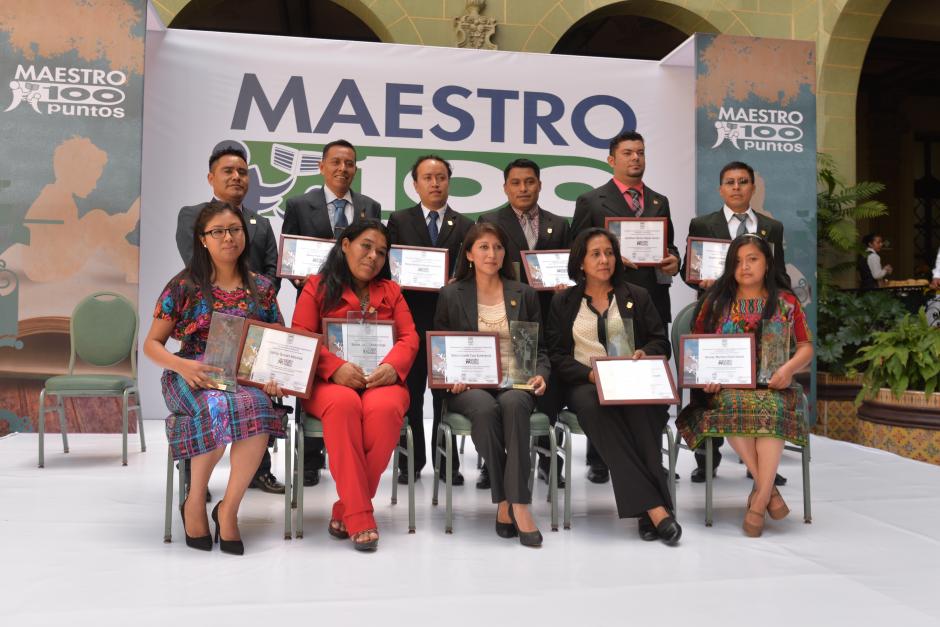 Los maestros y el director fueron premiados por sus buenas pr&aacute;cticas en el aula. (Foto: Empresarios por la Educaci&oacute;n)