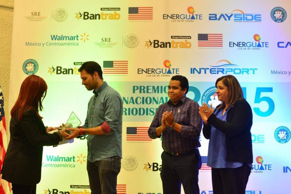 El equipo de Soy502 fue reconocido por el Instituto de Previsi&oacute;n Social del Periodista por su cobertura en la tragedia de El Cambray. &nbsp;(Foto: &nbsp;Jes&uacute;s Alfonso/Soy502)&nbsp;