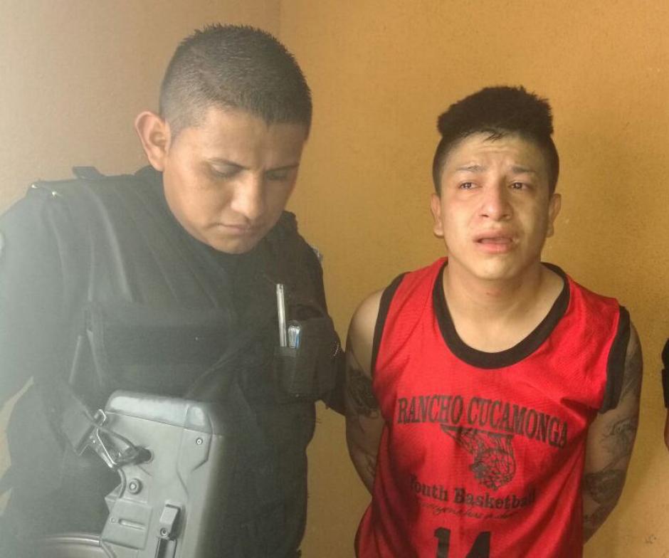 Las autoridades detuvieron a Eli Nehem&iacute;as Villeda, alias la Muerte, presunto responsable del asesinato de un agente de la PNC. (Foto: PNC)