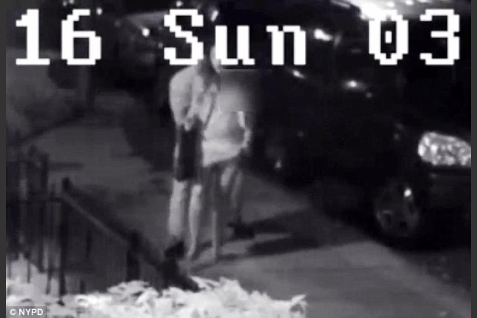 Un hombre trata de violar a una mujer. (Foto: Daily Mail)