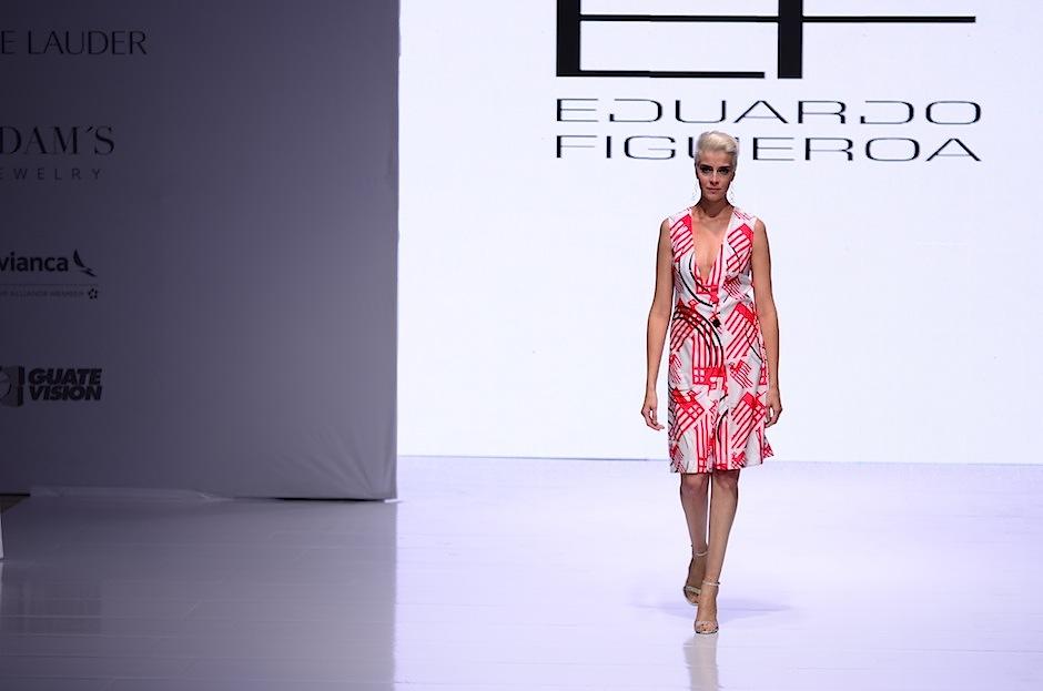 Amantes de la moda celebran el primer d&iacute;a de la segunda edici&oacute;n del Mercedes-Benz Fashion Guatemala. (Foto: Selene Mej&iacute;a/Soy502)&nbsp;