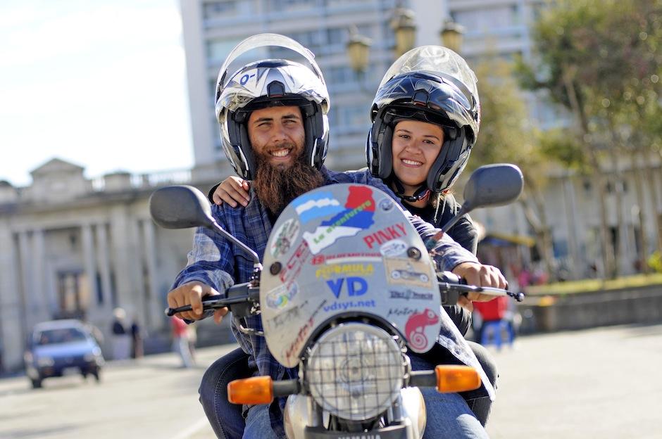 Mariela Villar y Marcos Volz cruzan juntos el mundo en motocicleta. (Foto: Esteben Biba/Soy502)&nbsp;
