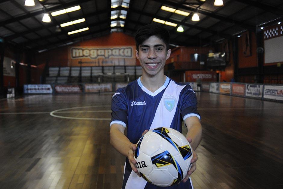 Wanderley Ruiz, de 20 a&ntilde;os, milita en el equipo Legendarios de la Liga Nacional de Futsal. (Foto: Pedro Pablo Mijangos/Soy502)