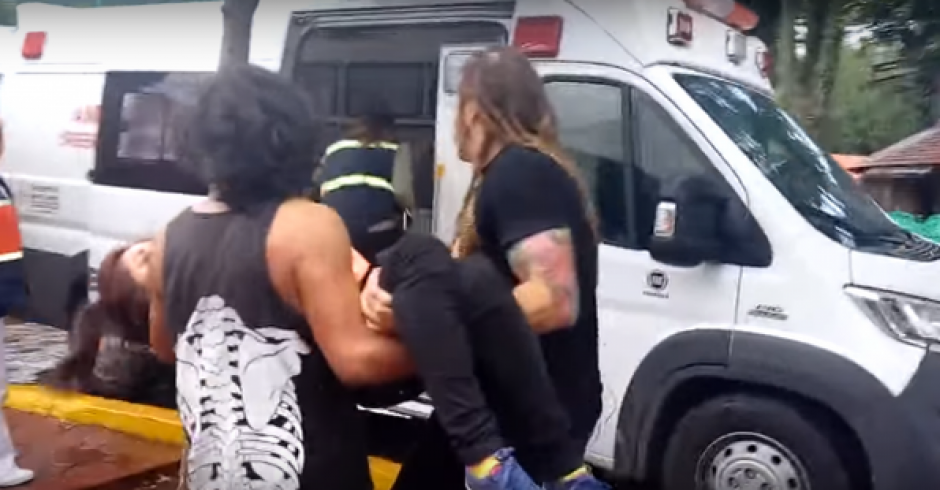 Los integrantes de Genitallica salvan la vida de una fan en un concierto. (Foto: Twitter)