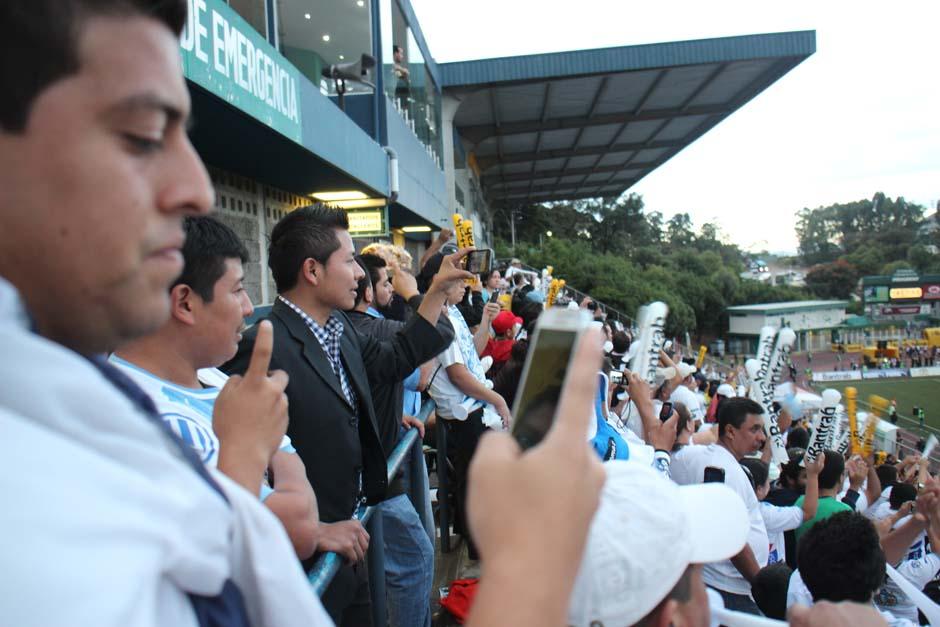Aficionados de Comunicaciones colmaron el Estadio Cementos Progreso. &nbsp;(Foto: Jos&eacute; D&aacute;vila/Soy502)
