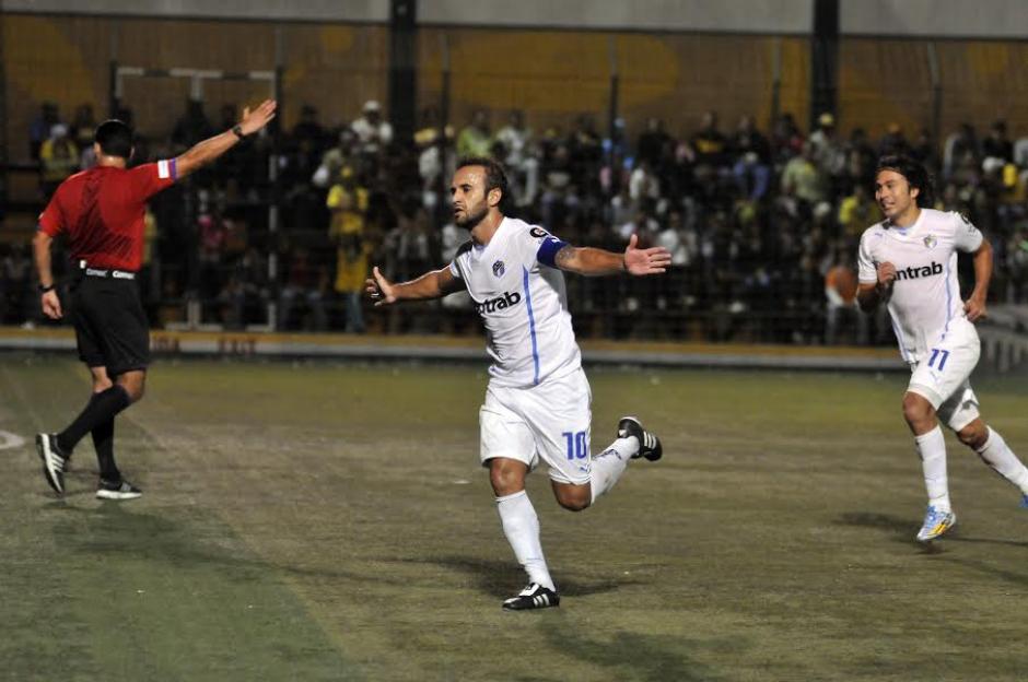 Jos&eacute; Contreras, marc&oacute; doblete el triunfo crema 5-0 de visita en San Miguel Petapa. (Foto: Nuestro Diario)