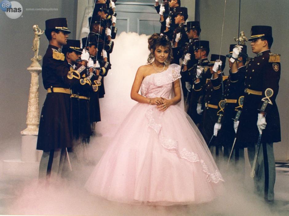 Thal&iacute;a protagoniz&oacute; la novela Quincea&ntilde;era  en 1988. (Foto: Twitter)