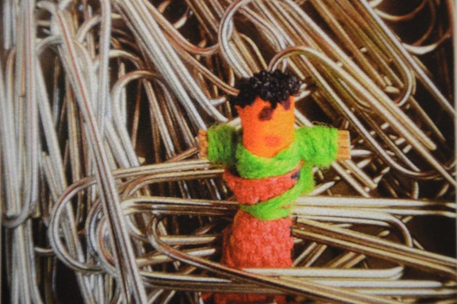 La exposici&oacute;n "Qu&iacute;tame las penas" fue creada por Rub&eacute;n Gonz&aacute;lez. (Foto del trabajo de Gonz&aacute;lez: Selene Mej&iacute;a/Soy502)&nbsp;