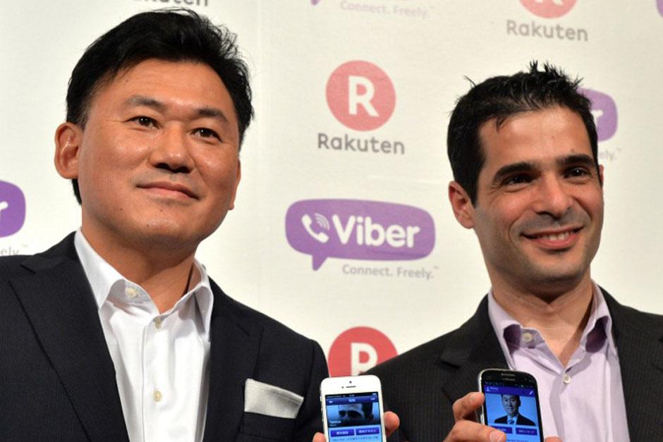 Hiroshi Mikitami, gerente de Rakuten y Talmon Marco, gerente de Viber, anunciaron este lunes la fusi&oacute;n de ambas empresas para mejorar su competitividad en el mercado de mensajer&iacute;a m&oacute;vil (Foto: AFP)