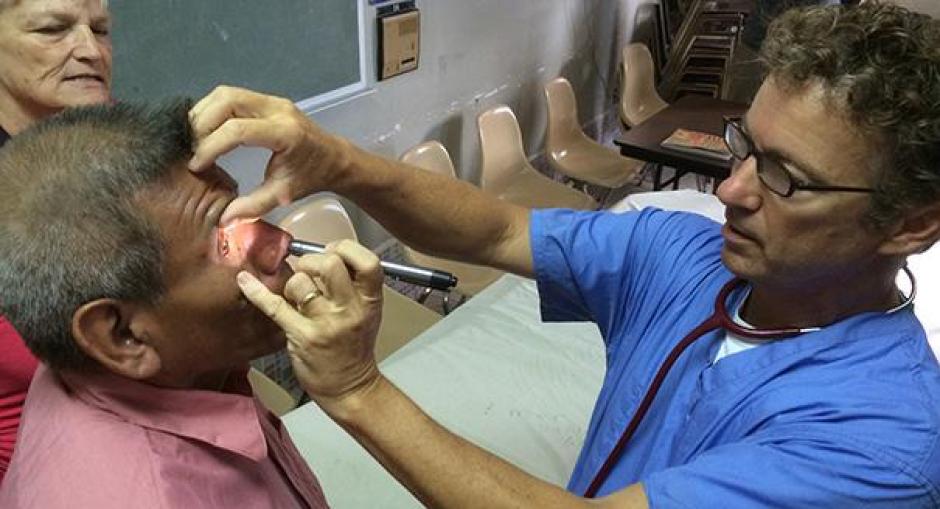 El candidato a la presidencia de Estados Unidos ha llevado una vida entre la política y su profesión personal. &nbsp;(Foto tomada de&nbsp;www.ronpaulforums.com)