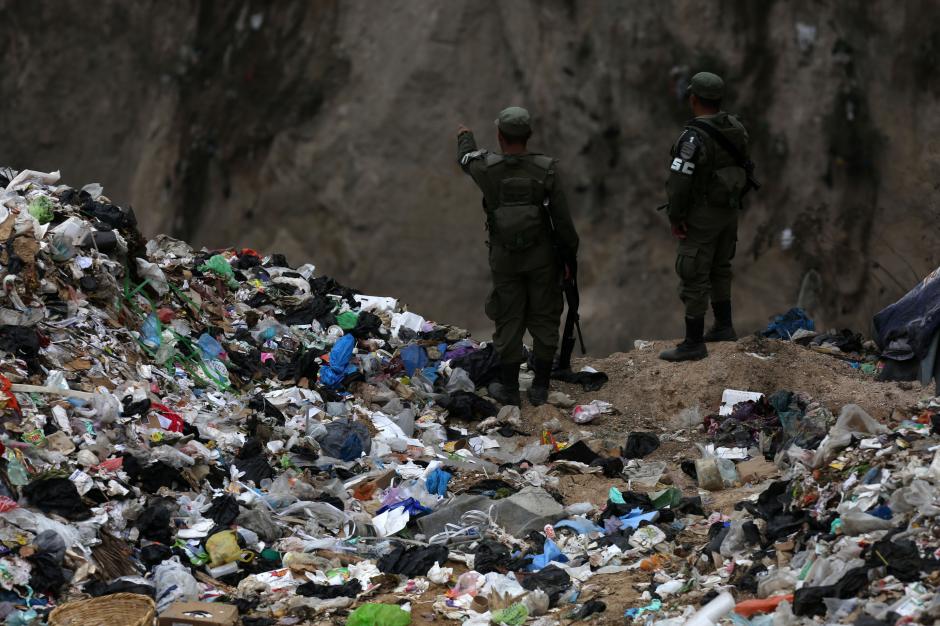 Las fuerzas de seguridad resguardan el lugar. (Foto: Wilder López/Soy502)