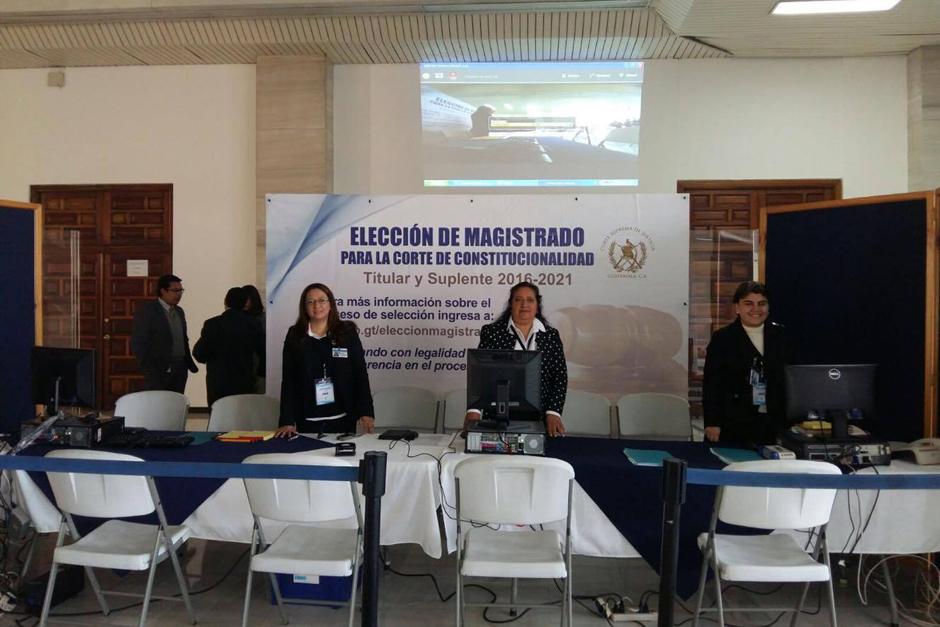 A partir de este lunes, las personas que deseen participar en el proceso de elección para magistrados de la Corte de Constitucionalidad podrán entregar su papelería en la sede de la Corte Suprema de Justicia. (Foto: Evelyn de León/Soy502)