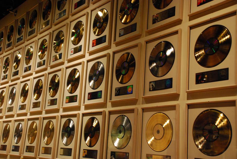 Los discos de oro y de platino ahora tambi&eacute;n estar&aacute;n basados en las escuchas por streaming, una medida que muestra la creciente importancia de los servicios en l&iacute;nea. (Foto: Tingodmag)