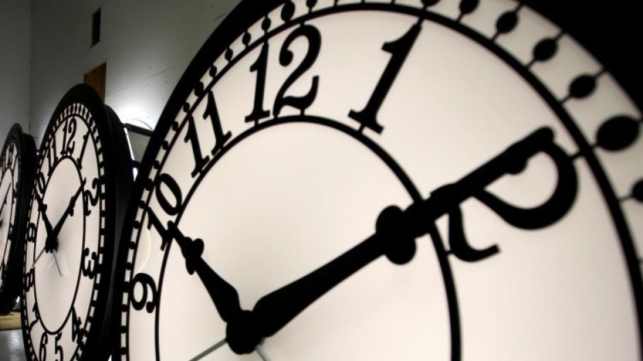 La necesidad de intercalar un segundo adicional se debe a que min&uacute;sculas variaciones de la duraci&oacute;n del d&iacute;a se acumulan ya que la Tierra no es un s&oacute;lido r&iacute;gido, su rotaci&oacute;n se ve afectada por el acoplamiento de n&uacute;cleo, manto l&iacute;quido, oc&eacute;anos, atm&oacute;sfera. (Foto: exitos909.fm)