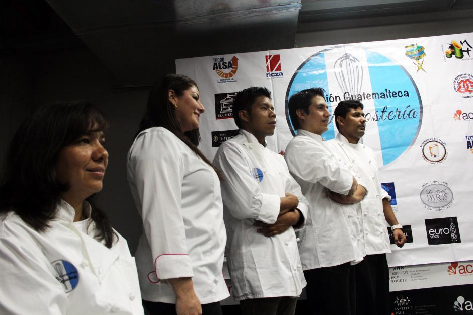 Claudia Ram&iacute;rez, Atala Figueroa, Henry Tambriz, Jos&eacute; Cancinos y Jorge Romero son los integrantes de la Selecci&oacute;n Guatemalteca de Reposter&iacute;a. &nbsp;(Foto: Antonio Ordo&ntilde;ez)