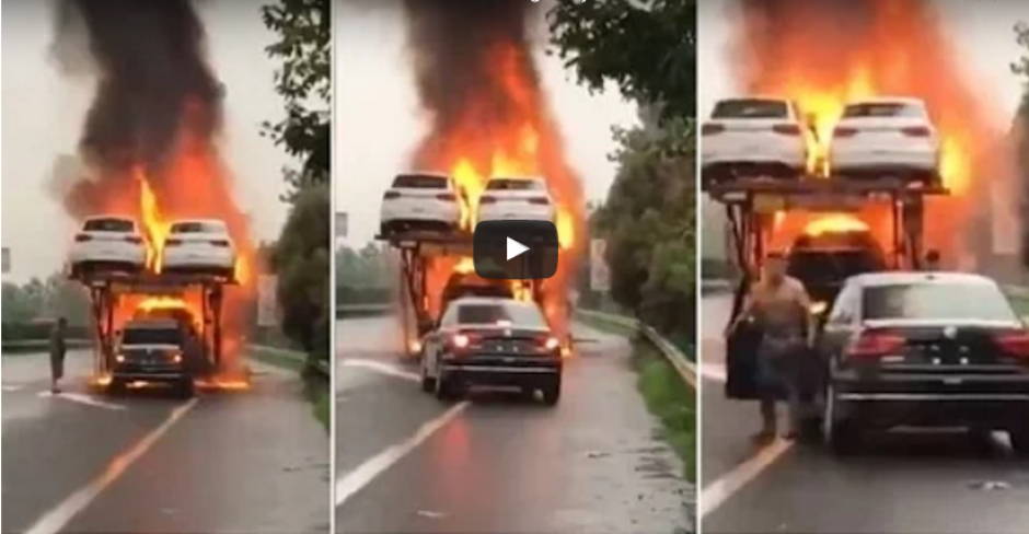 Un hombre rescata un carro para que no se quemara. (Captura de pantalla: WorldWideTV/YouTube)