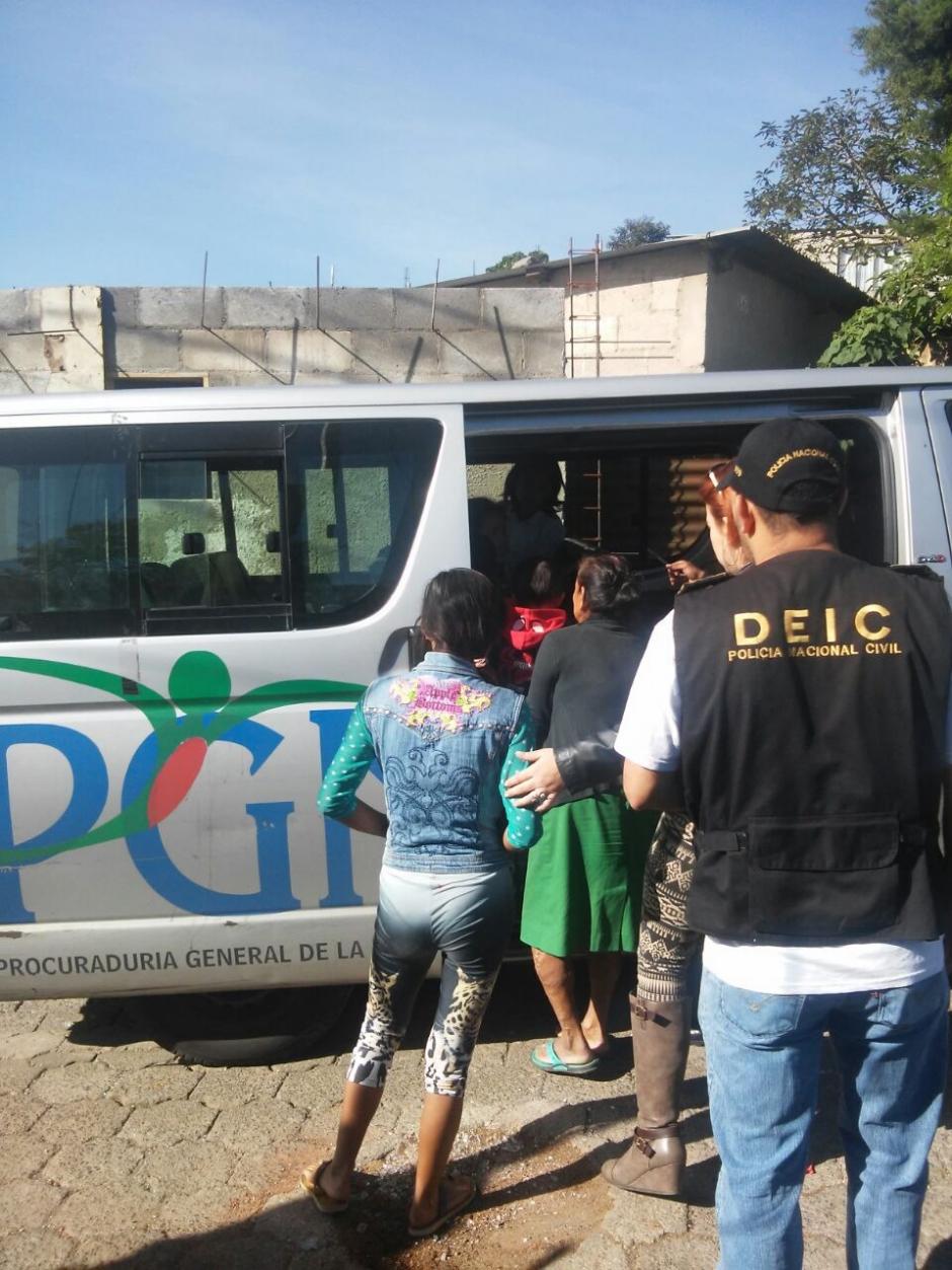 Los menores deb&iacute;an recaudar 100 quetzales diarios. (Foto: PNC)