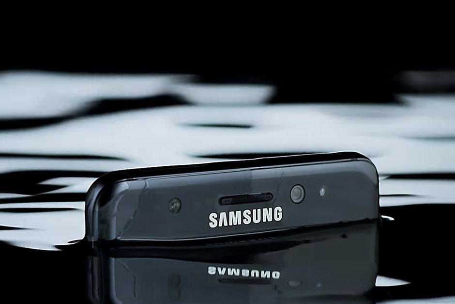 Samsung presenta su nuevo dispositivo con una incre&iacute;ble resistencia al agua. (Foto: Samsung)